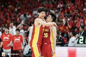 记者：中国男篮第二阶段局势仍不乐观 一步一步来吧