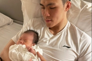 媒体人：庞峥麟的妻子为了让丈夫安心集训 没有让他回家陪产