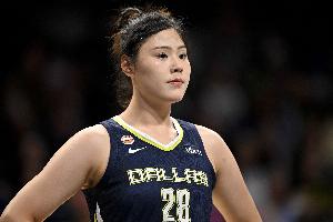 飞翼主教练：李月汝对我们的帮助很大 这归功于她时刻都在准备着